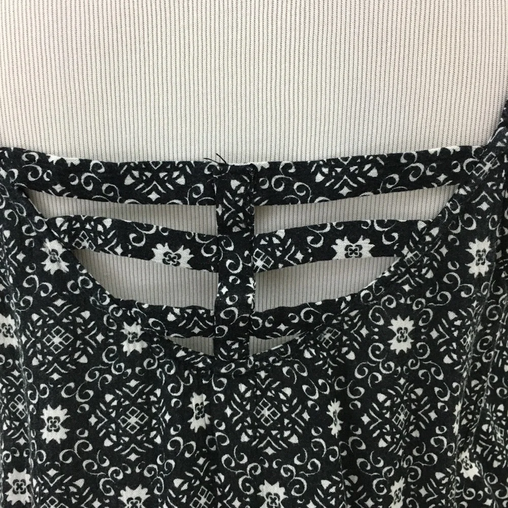 Shorts Romper with Pockets - Picture 7 of 10